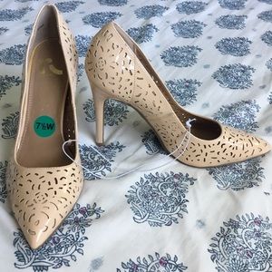 REPORT 7 1/2 Nude heels in flower cutout pattern